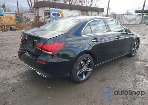 2020 Mercedes-Benz A 220 4Matic z USA, uszkodzony, nr VIN W1K3G4FB8LJ216210